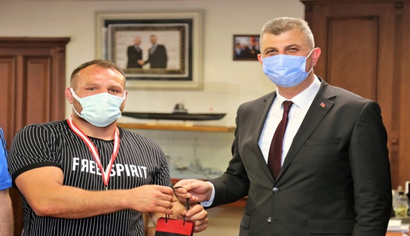 Başkan Sezer istedi, Kazım söz verdi