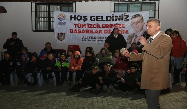 Başkan Sezer izcilerle kampta buluştu