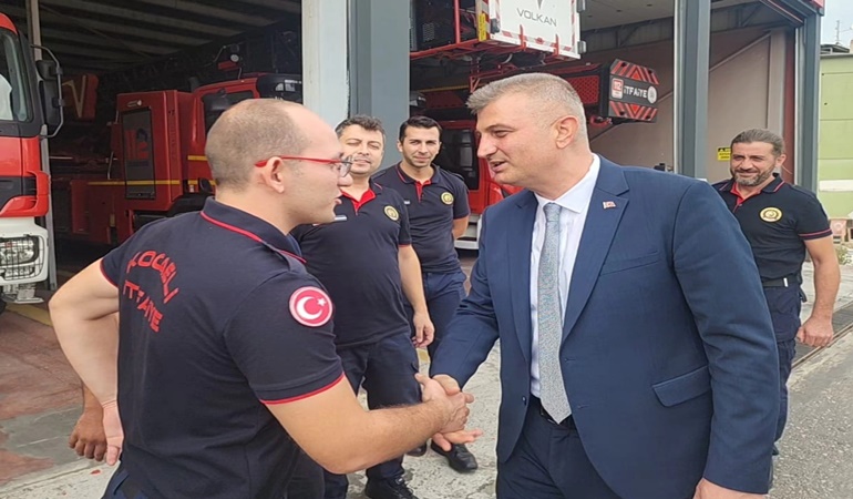 Başkan Sezer kahraman itfaiyecileri kutladı