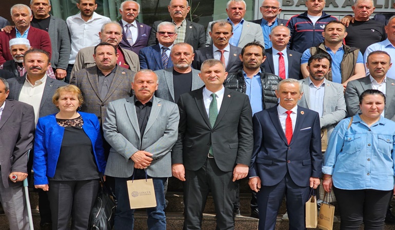 Başkan Sezer mazbatalarını alan muhtarlara başarılar diledi 