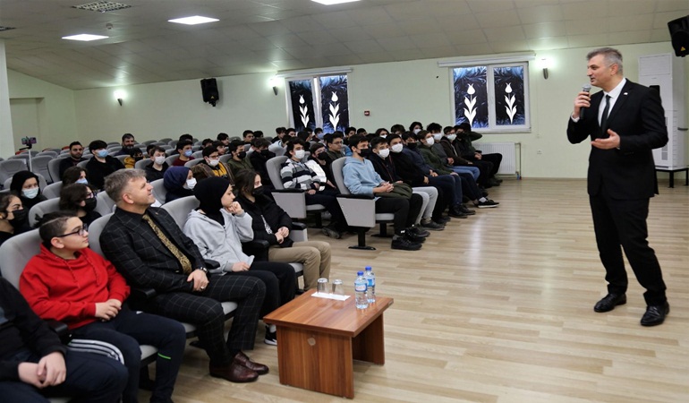 Başkan Sezer, Mecit Kavan İmam Hatip Ortaokulu öğrencileri ile buluştu