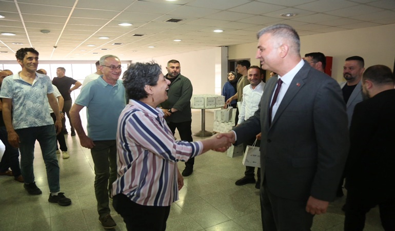 Başkan Sezer mesai arkadaşları ile bayramlaştı