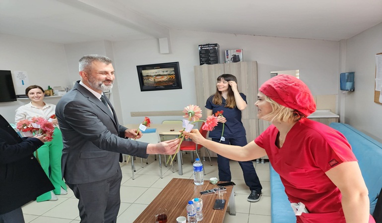 Başkan Sezer sağlık çalışanlarının Tıp Bayramını kutladı