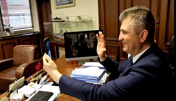 Başkan Sezer, Sebahat teyzeyi mutlu etti