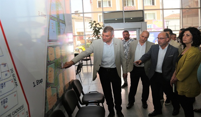 Başkan Sezer siyasi partilerin başkanlarına kentsel dönüşümü anlattı