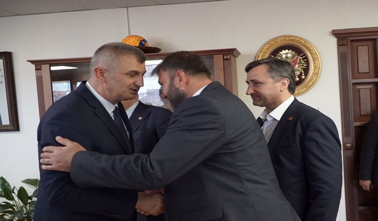 Başkan Sezer SP’lileri makamında ağırladı