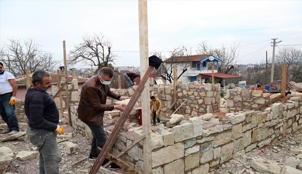 Başkan Sezer tarihi yapının duvarına taş yerleştirdi
