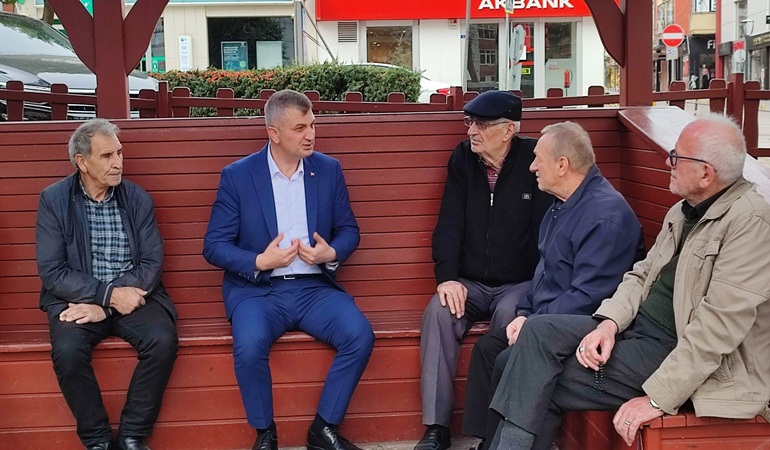 Başkan Sezer toplumun herkesimiyle iç içe