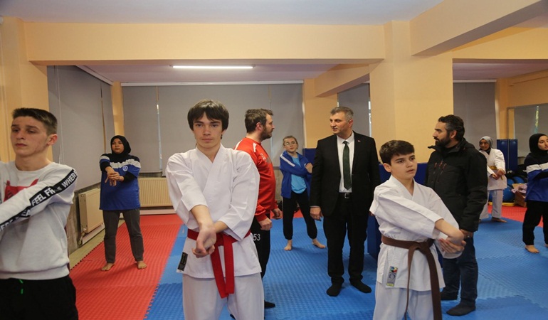 Başkan Sezer Ulaşlı’da gençlerle bir araya geldi