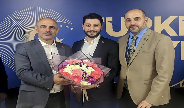 Başkan Söğüt, AKP’li gençleri kutladı