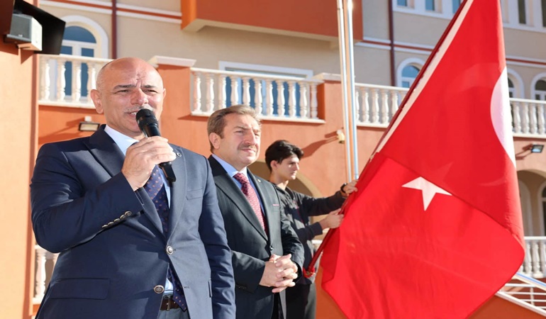 Başkan Söğüt bu hafta da o lisedeki törene katıldı