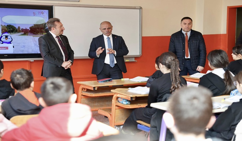 Başkan Söğüt, haftaya İGSAŞ Ortaokulu’nu ziyaret ederek başladı