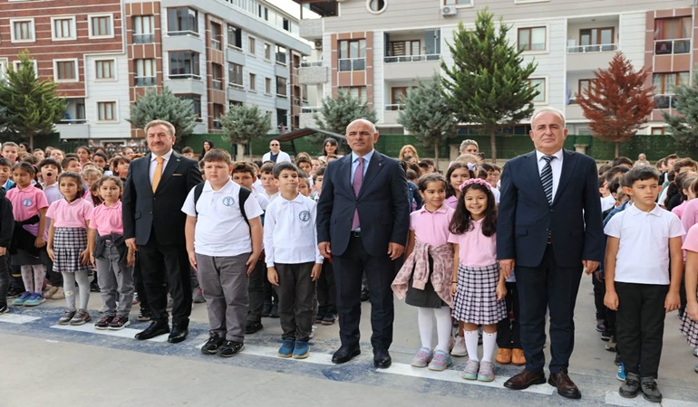Başkan Söğüt, haftaya o okulu ziyaret ederek başladı