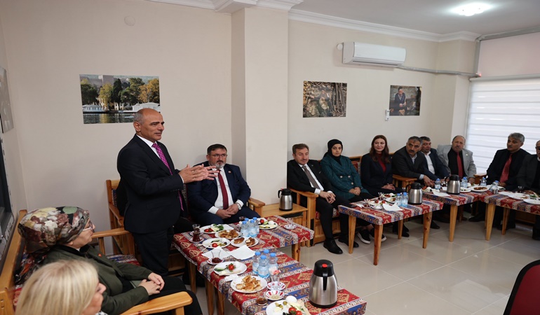 Başkan Söğüt'ten muhtarlara: Gözümüz kulağımızsınız