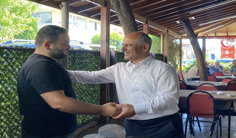 Başkan Söğüt o mahalle esnafı ile bir araya geldi