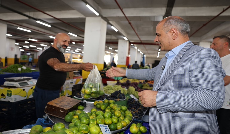 Başkan Söğüt pazara çıktı