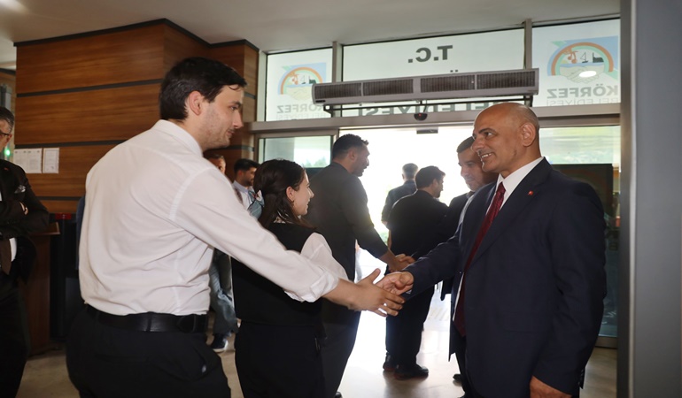 Başkan Söğüt personelle tek tek bayramlaştı