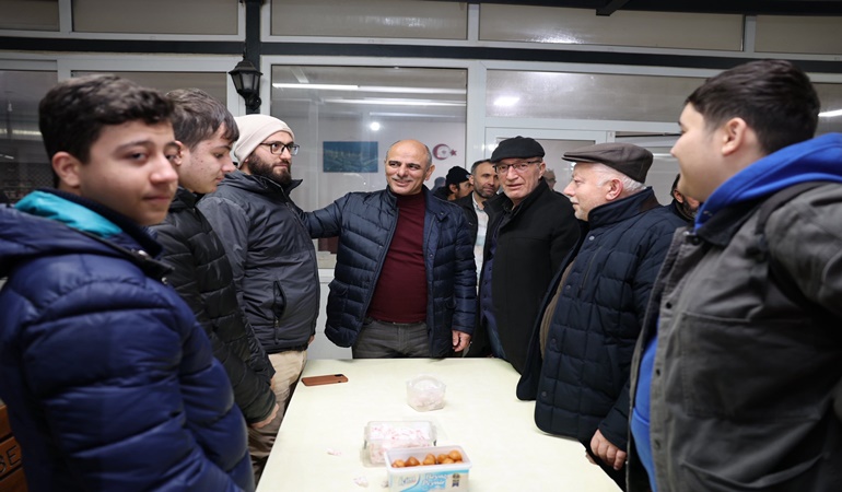 Başkan Söğüt, teravih namazını her akşam başka bir camide kılıyor