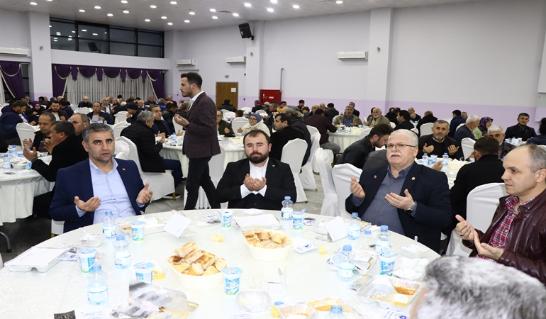 Başkan Turan, Kandıra esnafıyla iftar açtı