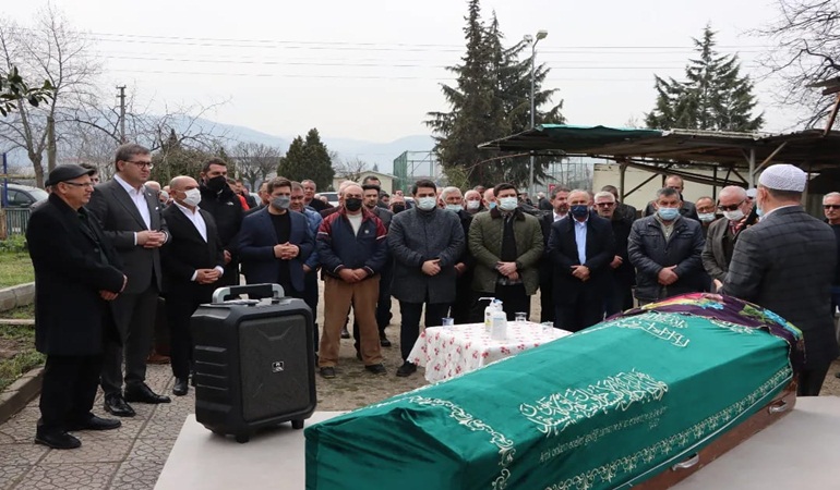 Başkan Yıldızlı'nın anneannesi son yolculuğuna uğurlandı. 