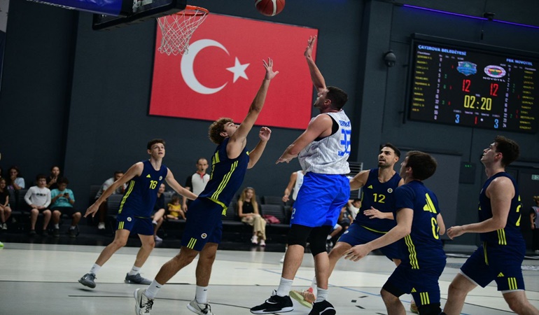 Basketbolda o turnuvanın kazananı Çayırova Belediyesi