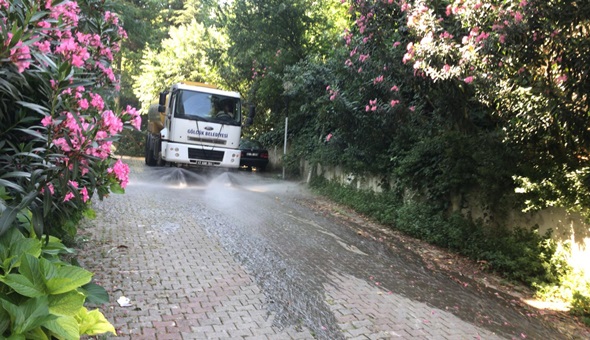 Bayram öncesi Gölcük'ü pırıl pırıl yaptılar