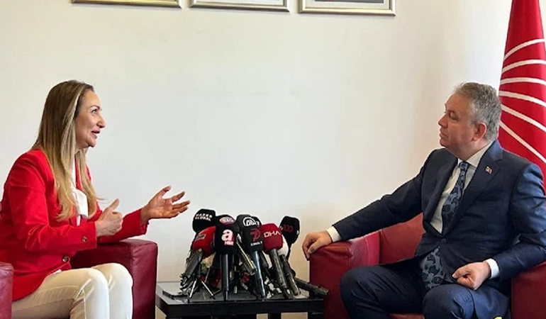 Bayramlaşmada yeni anayasa tartışması