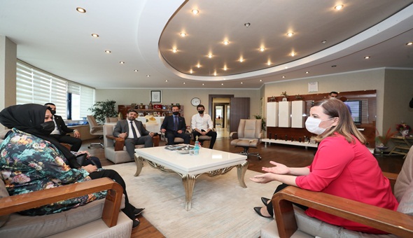 BBP’den Hürriyet’e geçmiş olsun ziyareti