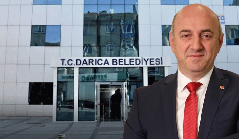 Belediye başkanının gözü önünde kafasına sıktı!