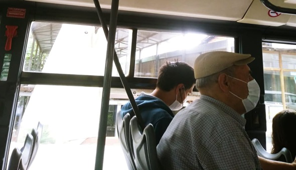 Belediye otobüsünde cam açmak yasak mı?