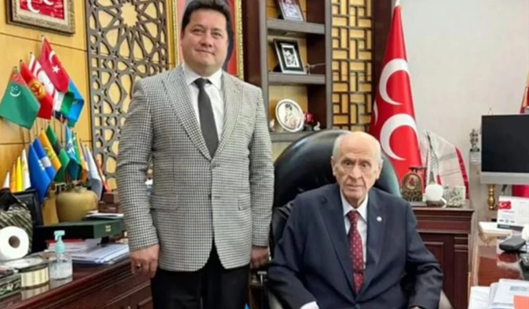 Belediyeyi eleştiren gazetecilere ağır hakaretler etti