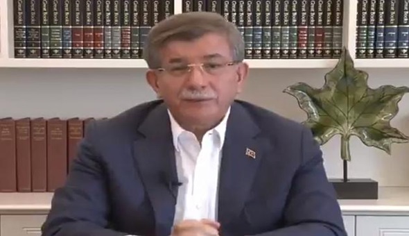 Beni çakalların arasında yalnız bıraktı 