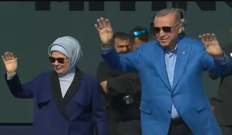 Benim milletim ayyaşa sarhoşa kalkıp da meydanı bırakmaz