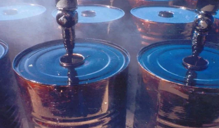 Benzin ve  motorinden sonra akaryakıta da zam geldi