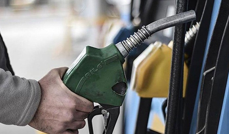 Benzin ve motorine dev zam