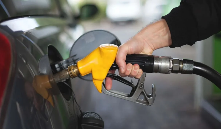 Benzine bir dev zam daha