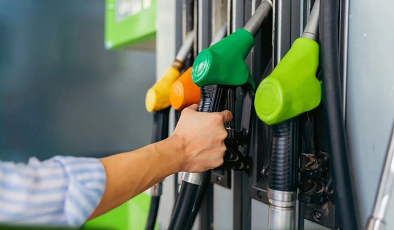 Benzine bir indirim daha