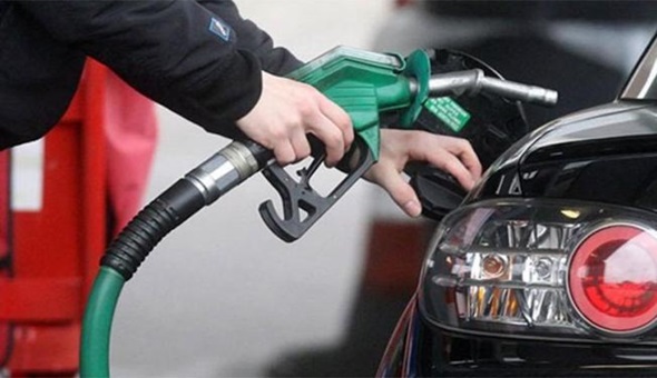 Benzine indirim, motorine zam 