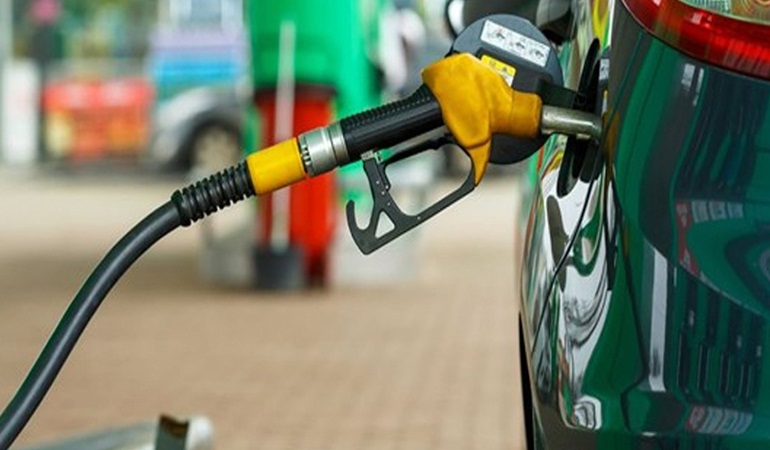 Benzine ve motorine büyük zam