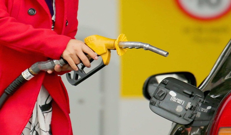 Benzine yine zam geliyor