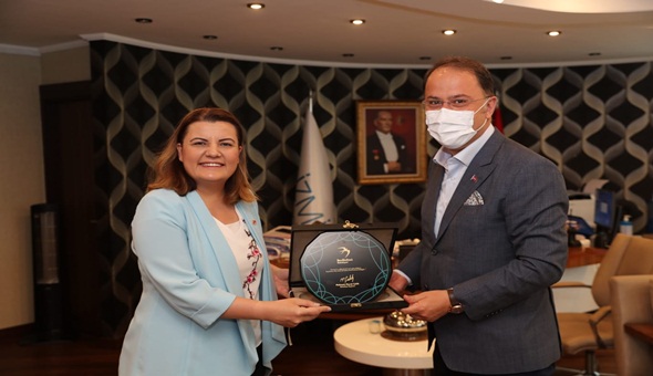 Beylikdüzü Belediye Başkanı Çalık Hürriyet'i ziyaret etti