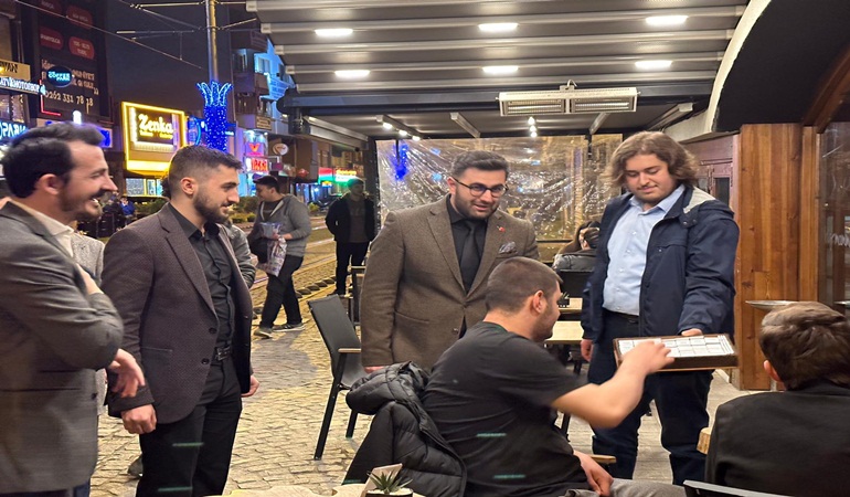 Bıkmaz: Kafede oturup bir kahve içmek lüks değil 