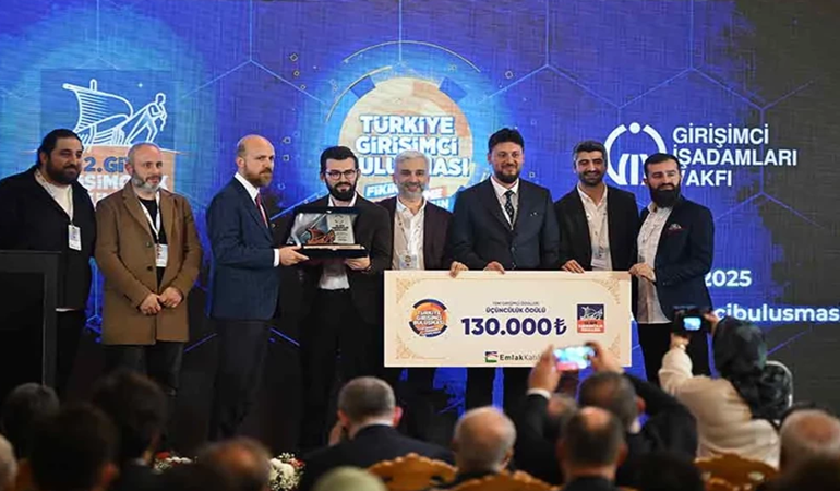 Bilal Erdoğan ödül töreninde siyaset yaptı!