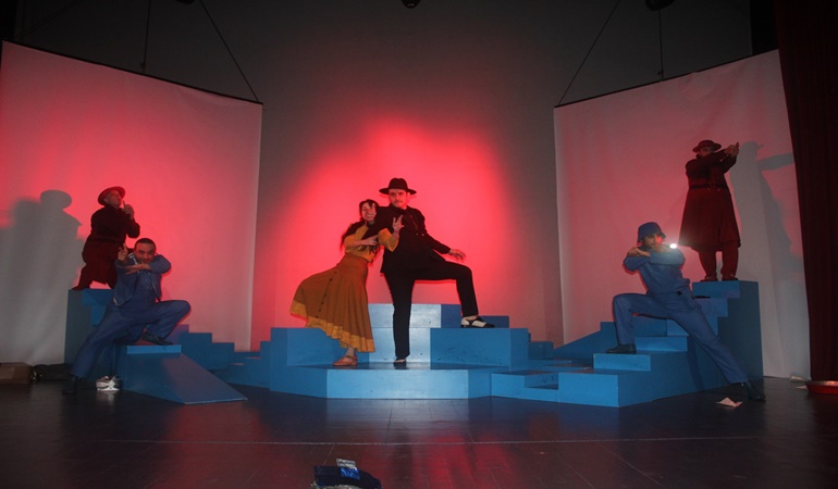 BİLKAR, Tiyatroadam’ı 39 buçuk basamak oyunuyla ağırladı