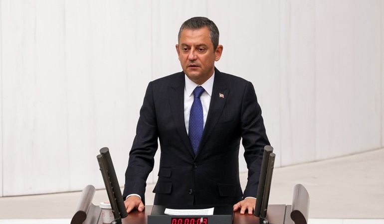 Bir avuç darbeciye teslim olmayız