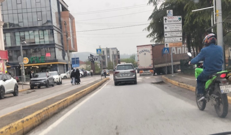 Bir çocuk daha ölmesin, tır girişine engel olunsun