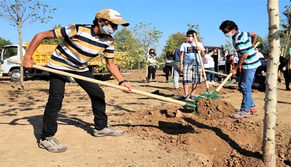 Bir fidan Kocaeli’ye bir fidan Hatay’a