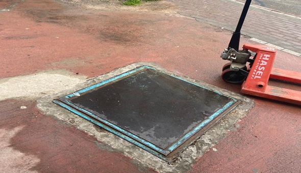 Bir kadının içine düştüğü rögarı İSU mu açık bıraktı?