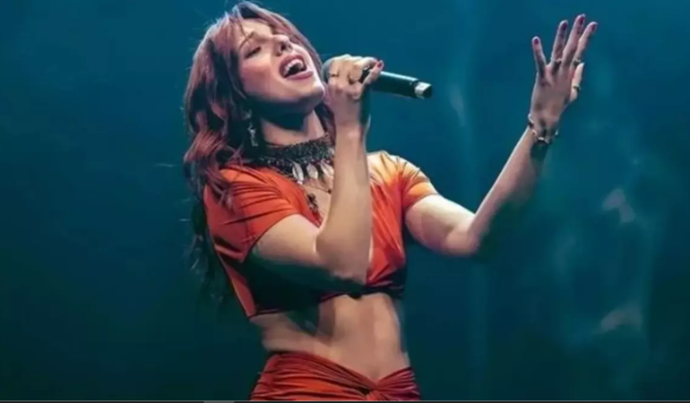 Bir şarkı, bir kostüm bile iktidarı rahatsız ediyor