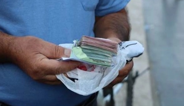 Bir torba dolusu para buldu